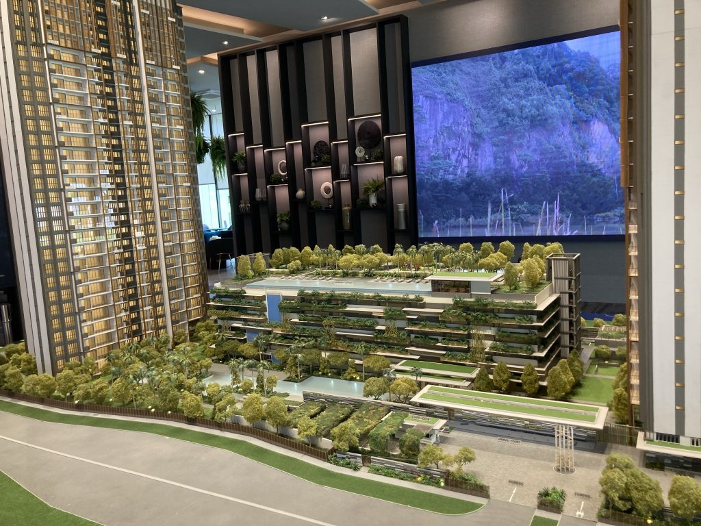 Midwood Condominium at Hillview MRT Station by Hong Leong Holdings Near to HillV2 and Rail Mall